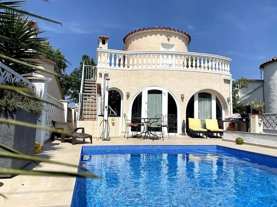 Jolie Maison Avec Sa Piscine Privee Wifi Empuriabrava
