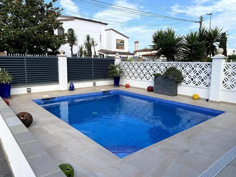 Villa Jolie Maison Avec Sa Piscine Privee Wifi Empuriabrava Spain
